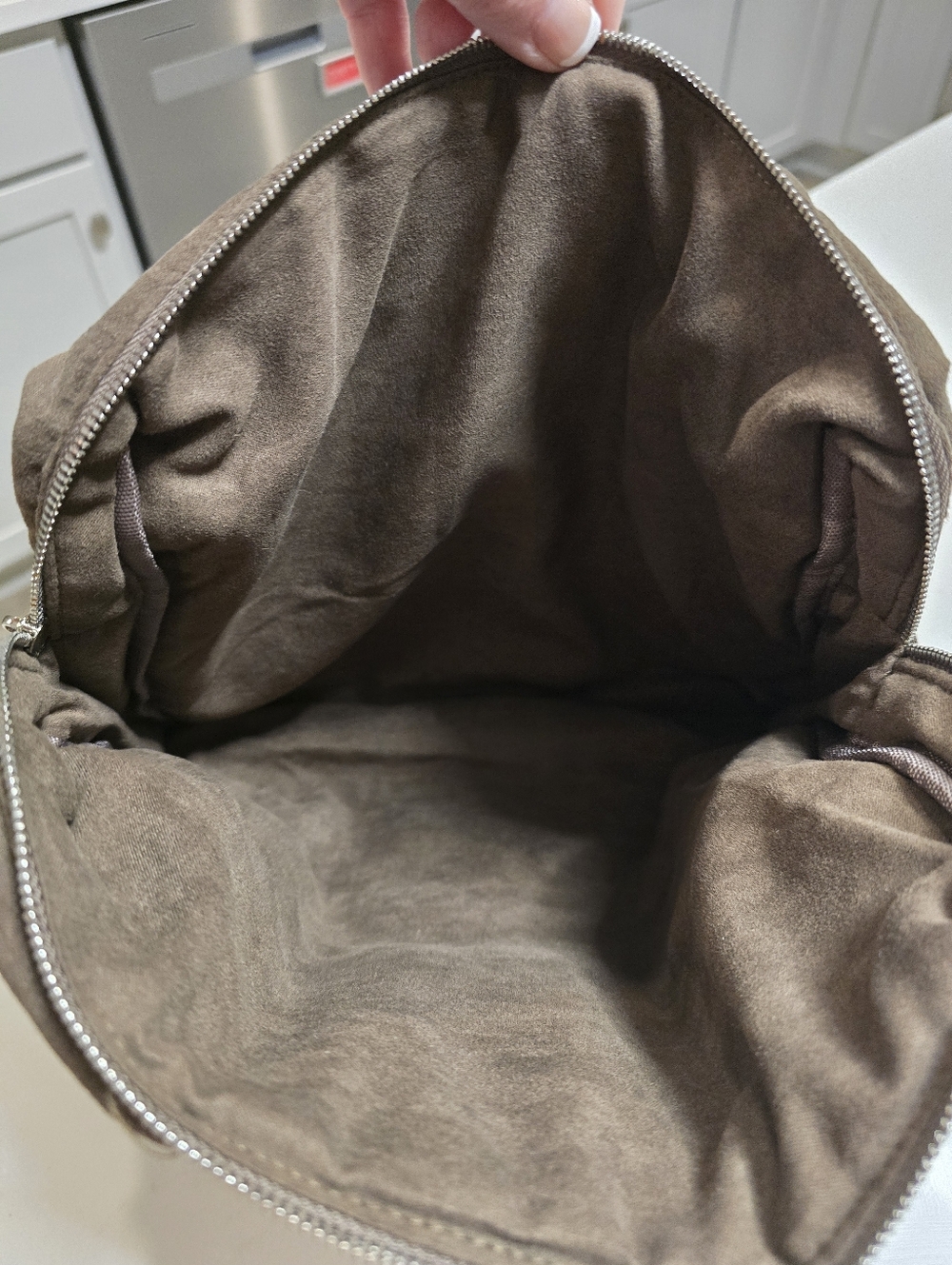 Cloth & Paper Merlot Puffer Pouch - January 2025 Subscription Box - Picture 2 of 2